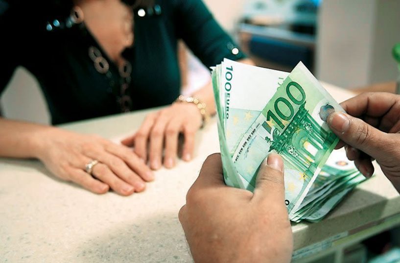 Τέλος τα γκισέ στις τράπεζες - Συναλλαγές μόνο πάνω από 400 ευρώ