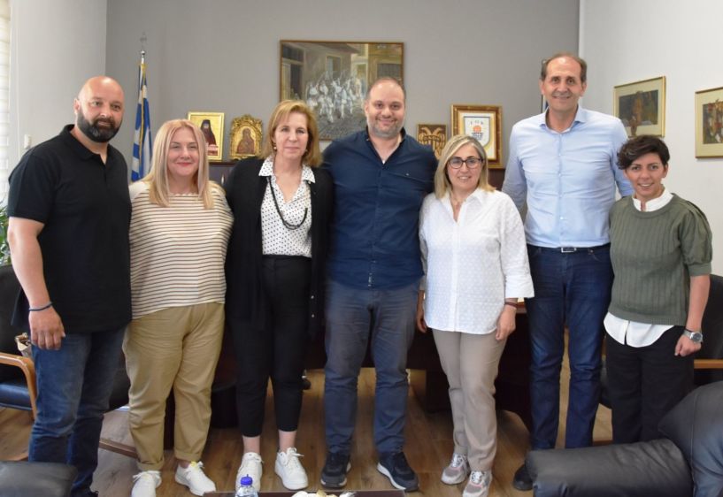 Η Ευρωπαϊκή Ένωση και η Τοπική Αυτοδιοίκηση        Στο επίκεντρο της συζήτησης της υποψήφιας Ευρωβουλευτού Εύας Χριστοφιλοπούλου  και του Δημάρχου  Νάουσας Νίκου Κουτσογιάννη