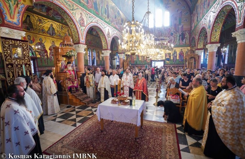 Πλήθος πιστών στον Πανηγυρικό Εσπερινό στην Ιερά Μονή της Αγίας Κυριακής στο Λουτρό