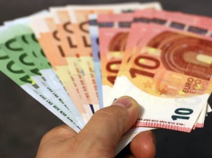 Στον σχεδιασμό της κυβέρνησης η επαναφορά 13ου μισθού στο Δημόσιο