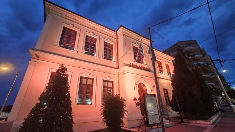 Φωταγώγηση  του Δημαρχείου Βέροιας για την Παγκόσμια Ημέρα για τη Σκλήρυνση κατά Πλάκας
