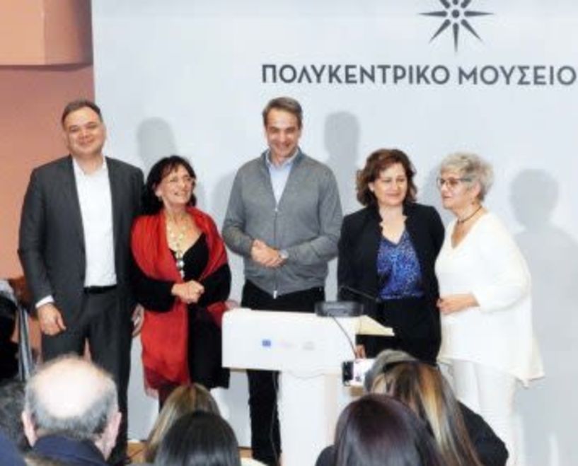 Φωτογραφία με τον πρωθυπουργό, ενθύμιον εγκαινίων