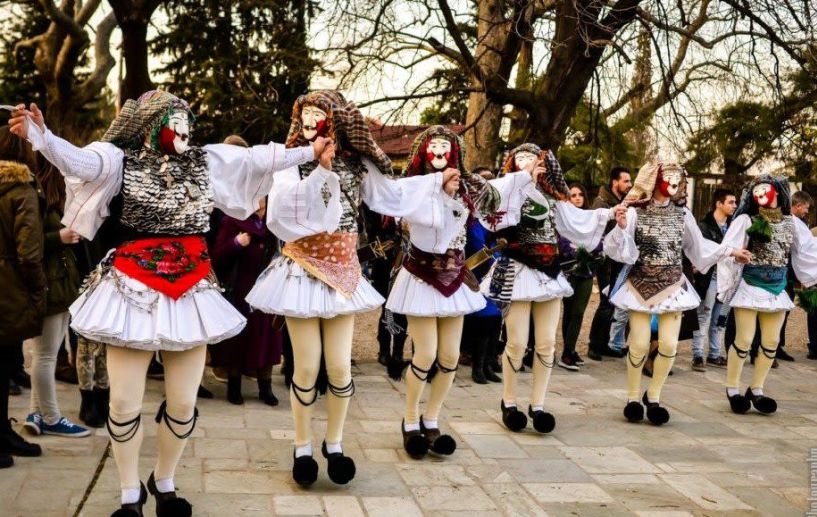 ΧΟΡΕΥΟΝΤΑΣ ΣΤΑ ΒΗΜΑΤΑ ΤΗΣ ΥΓΕΙΑΣ