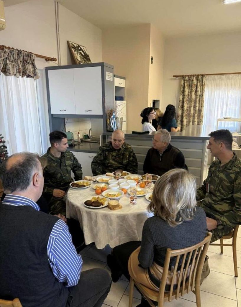 Παράθεση γεύματος της 1ης Μεραρχίας Πεζικού στο Γηροκομείο Βέροιας.