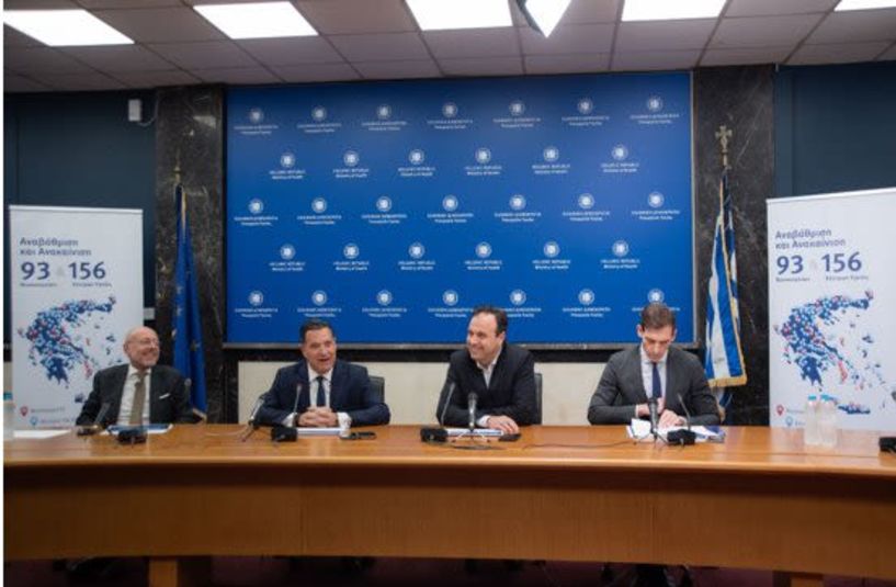 Σε λειτουργία θα τεθούν οι ψηφιακές εφαρμογές για την αποτροπή πρόσβασης ανηλίκων σε προϊόντα αλκοόλ, καπνού και άτμισης  -Παρουσιάστηκαν χθες σε συνέντευξη Τύπου των υπουργών Υγείας και Ψηφιακής Διακυβέρνησης