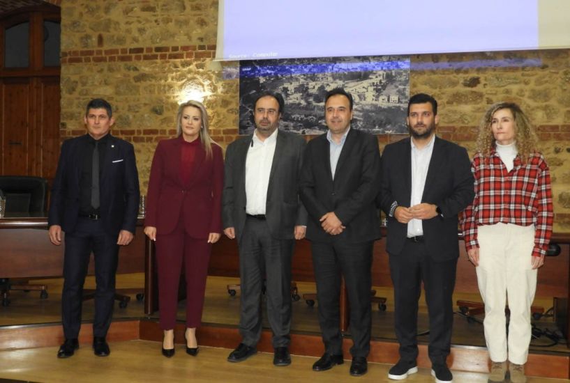 Παρουσιάστηκε το Kids Wallet στη Βέροια Εργαλεία γονικού ελέγχου αλλά και όρια στα παιδιά, για την ασφάλειά τους, στον απέραντο και άγνωστο ψηφιακό κόσμο -Ομιλίες από τον υπουργό Δ. Παπαστεργίου, την Κωνσταντία Δημογλίδου της ΕΛΑΣ, τον δικηγόρο Θεόφιλο Πα