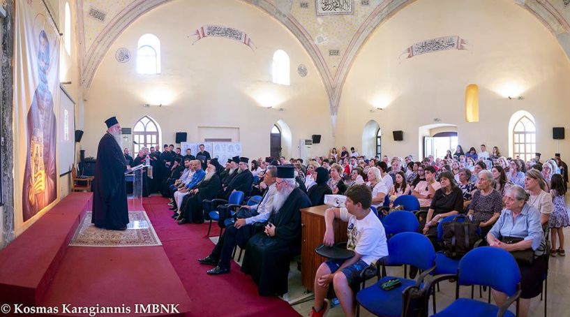 ΛΑ’ Παύλεια | Κατάμεστο το Παύλειο Πολιτιστικό Κέντρο στην εκδήλωση – βιβλιοπαρουσίαση της έκδοσης του Αρχιμ. Προδρόμου Γκιρτζαλιώτη