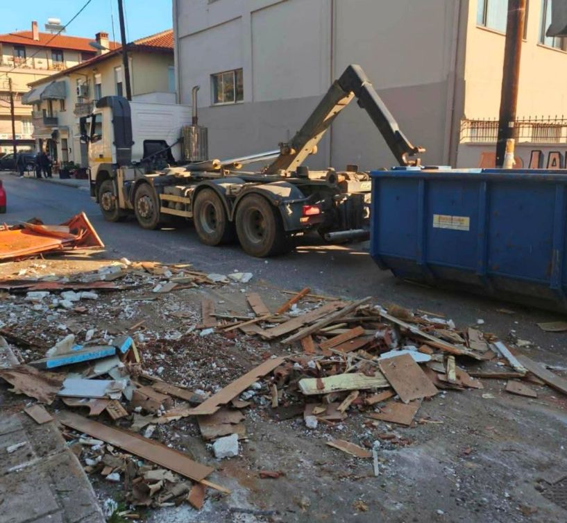 Απελευθέρωση  δημόσιου χώρου  με κατεδάφιση ανενεργού περιπτέρου στη Νάουσα