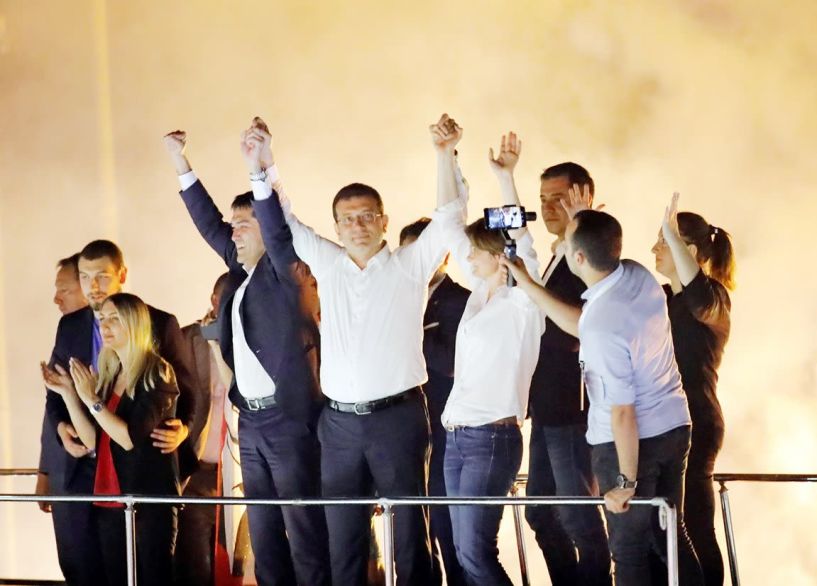 Μεγάλο άλμα για Ιμάμογλου και συντριπτική ήττα Ερντογάν που έχασε και τους τρεις μεγάλους δήμους της Τουρκίας 