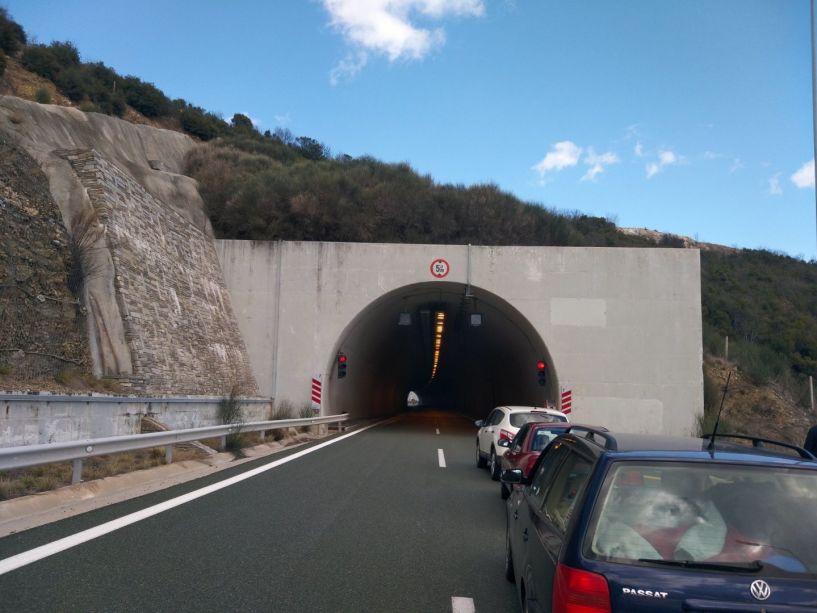 Πανικός με απίστευτο οδηγό που κινούνταν στο αντίθετο ρεύμα στην Εγνατία από Βέροια προς Κοζάνη!