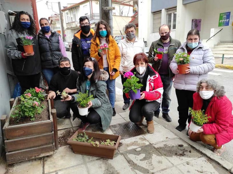 Υφάδι: Έφτασε η Άνοιξη…. το λέν τα χελιδόνια!