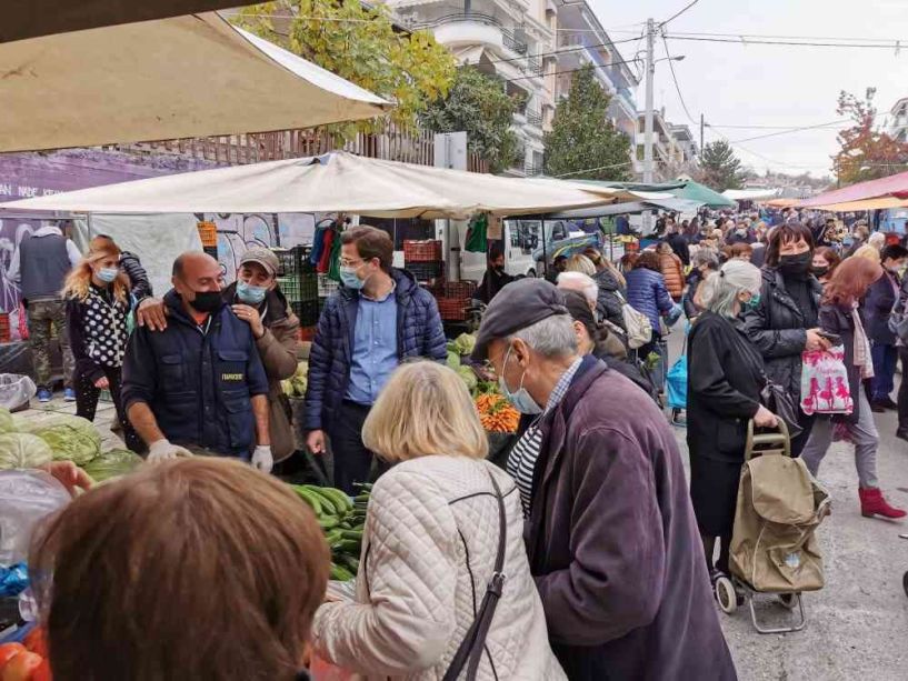 Ο Άγγελος Τόλκας στη Λαϊκή Αγορά και στον Εμπορικό Σύλλογο Βέροιας: «Η Κυβέρνηση θεατής στην επέλαση του Κορωνοϊού, θεατής στην ακρίβεια, ενορχηστρωτής στην καταστροφή του μικρού και μικρομεσαίου παραγωγού, εμπόρου, καταναλωτή, του κάθε Έλληνα»