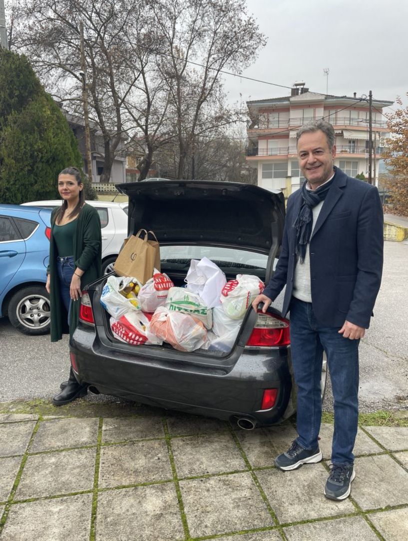 Παράδοση ειδών πρώτης ανάγκης από το 6ο Δημοτικό Σχολείο Βέροιας στο Κοινωνικό Παντοπωλείο Βέροιας