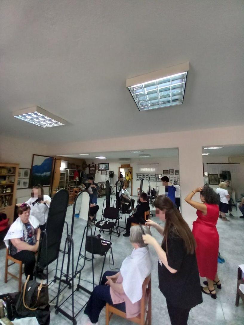 Το 1ο ΕΠΑ.Λ. Βέροιας στο πλευρό των ηλικιωμένων – Δωρεάν κούρεμα και χτένισμα στο ΚΑΠΗ Πατρίδας