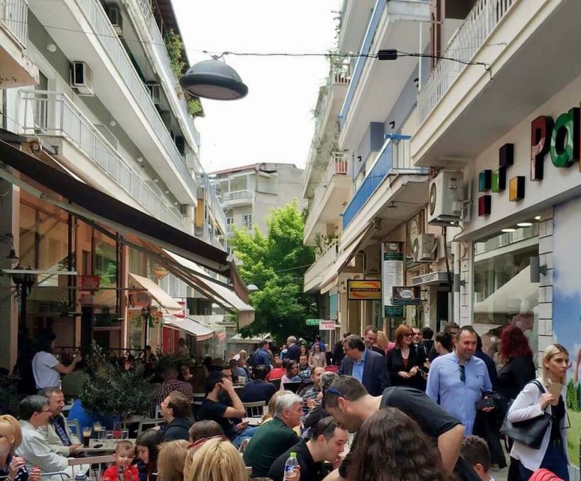 Βόλτα στην αγορά της Βέροιας έκανε ο Αντώνης Μαρκούλης το Μ. Σάββατο