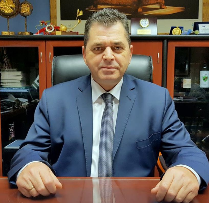 Ο Κώστας Καλαϊτζίδης συγχαίρει την ποδοσφαιρική ομάδα της Βέροιας