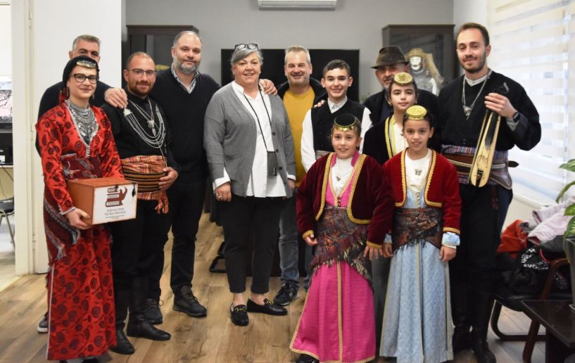 Χριστουγεννιάτικα Κάλαντα στον Δήμο Νάουσας Μήνυμα αγάπης, αλληλεγγύης και κοινωνικής συνοχής από σχολεία, συλλόγους και δομές