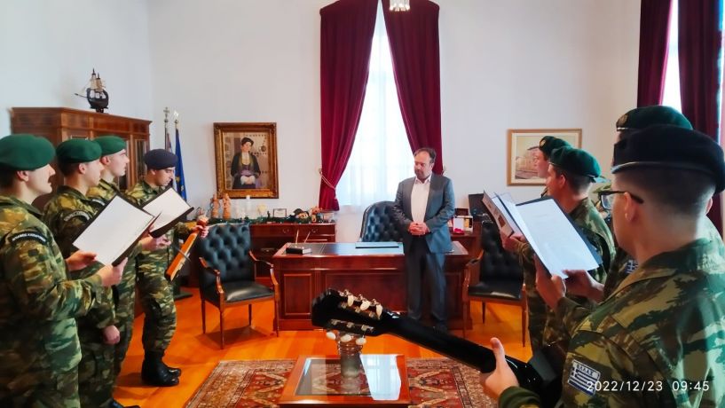 Χριστουγεννιάτικα κάλαντα στον Δήμαρχο Βέροιας