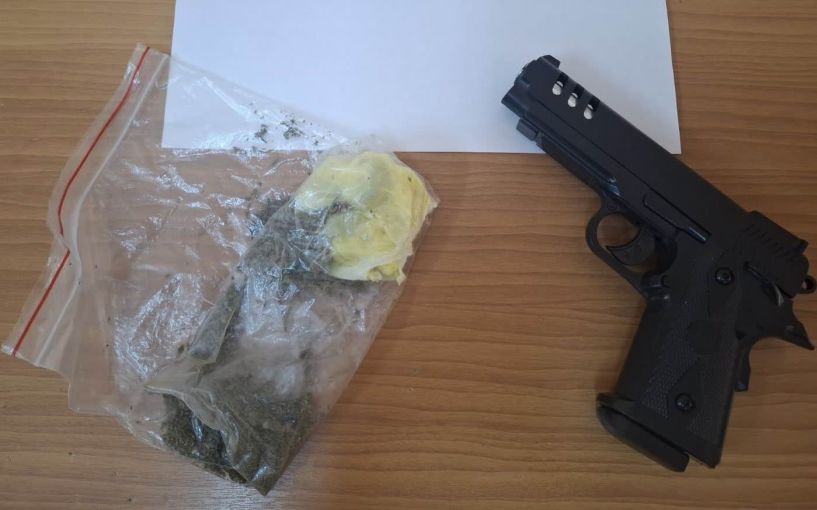 Ημαθία: Συνελήφθησαν 2 άτομα, και κατασχέθηκαν ποσότητες ηρωίνης,  ακατέργαστης κάνναβης και ένα πιστόλι «ρέπλικα»