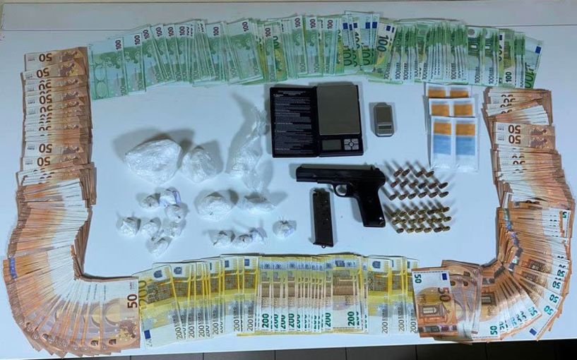 Σύλληψη διακινητή ναρκωτικών από την Ασφάλεια Βέροιας - Κατασχέθηκε πιστόλι, ναρκωτικά κια 33350 ευρώ!