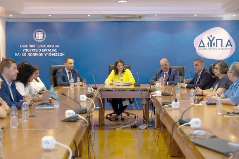 Κεραμέως: Επεκτείνουμε το επίδομα μητρότητας  και σε νέες κατηγορίες εργαζόμενων μητέρων -Η ρύθμιση θα εφαρμοστεί αναδρομικά από τον Νοέμβριο του 2022