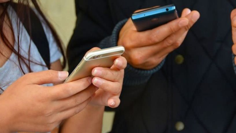 «Πρωτόκολλο ποινών» για την απαγόρευση κινητών στα σχολεία
