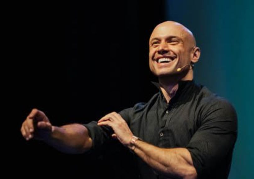 THN ΚΥΡΙΑΚΗ 25 ΙΑΝΟΥΑΡΙΟΥ Stand Up Therapy: Από-Μηχανής Άνθρωπος,  ένα βιωματικό ταξίδι με τον Μάνο Χατζημαλωνά, στη Στέγη