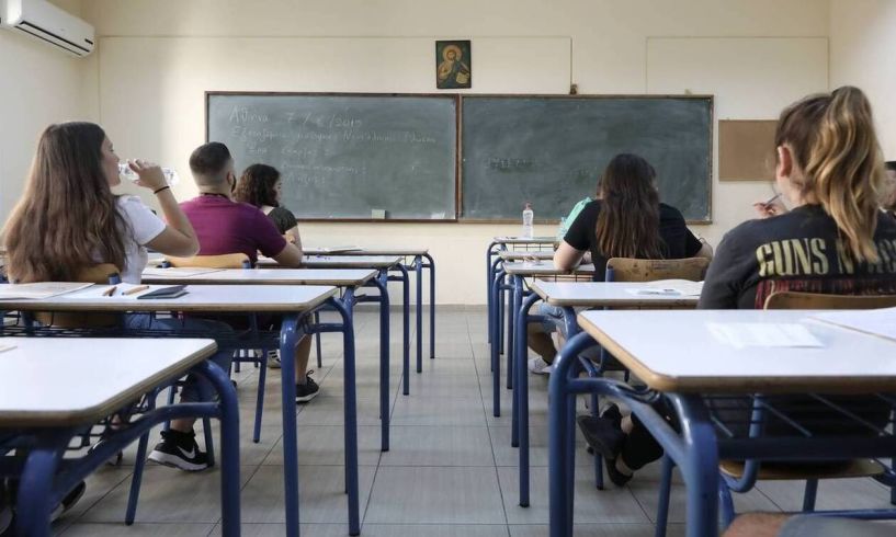 Είναι δυνατό να είναι γεμάτα τα πάρκα από παιδιά και να μας φταίει το σχολείο για τα κρούσματα;