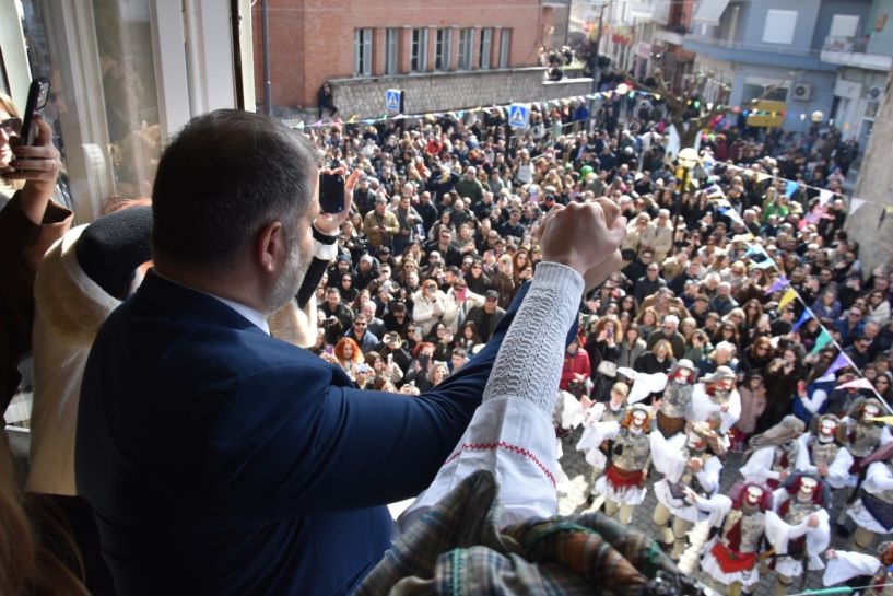 «Βούλιαξε» η Νάουσα στην κορύφωση της Αποκριάς 2026     Χιλιάδες επισκέπτες από την Ελλάδα και το εξωτερικό τίμησαν το μοναδικό δρώμενο «Γενίτσαροι και Μπούλες»