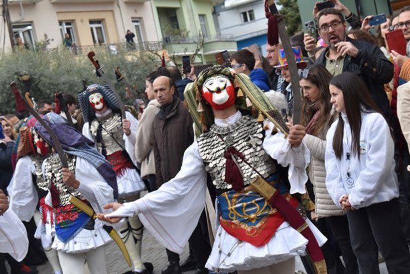 Κορυφώθηκε η Αποκριά της Νάουσας  με επίκεντρο το μοναδικό δρώμενο «Γενίτσαροι και Μπούλες» - Χιλιάδες κόσμου επισκέφθηκαν την Νάουσα (ΦΩΤΟΣ)