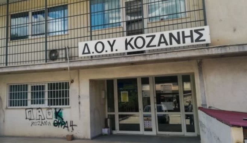 Ιατρικό ανακοινωθέν για τους 3 τραυματίες εφοριακούς από την επίθεση με το τσεκούρι