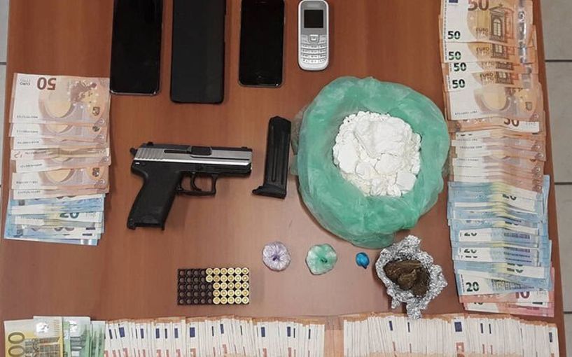 Ημαθία: Συνελήφθησαν για διακίνηση κάνναβης και κοκαΐνης - Βρέθηκε πιστόλι που είχε κλαπεί από αστυνομικό στη Θεσσαλονίκη