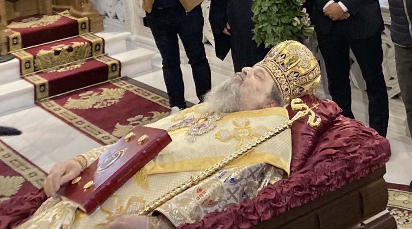 Σε λαϊκό προσκύνημα το σκήνωμα του Μακαριστού Μητροπολίτη κυρού Παύλου