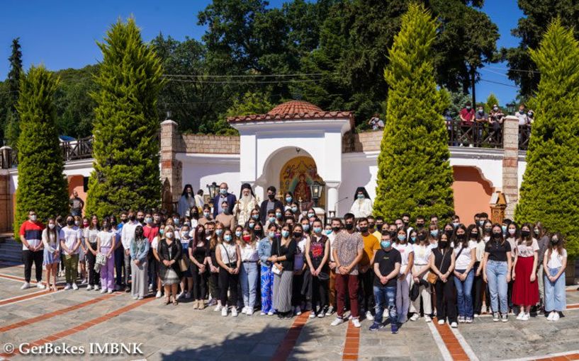 Τελέστηκε η υπαίθρια Αρχιερατική Θεία Λειτουργία για τους μαθητές που θα διαγωνιστούν στις Πανελλαδικές Εξετάσεις