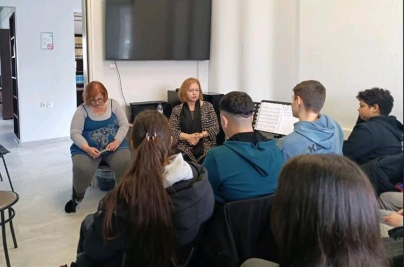 Μαθητές του Γυμνασίου Μακροχωρίου,  ενημερώθηκαν για τη δουλειά του δημοσιογράφου και το στήσιμο της εφημερίδας τους