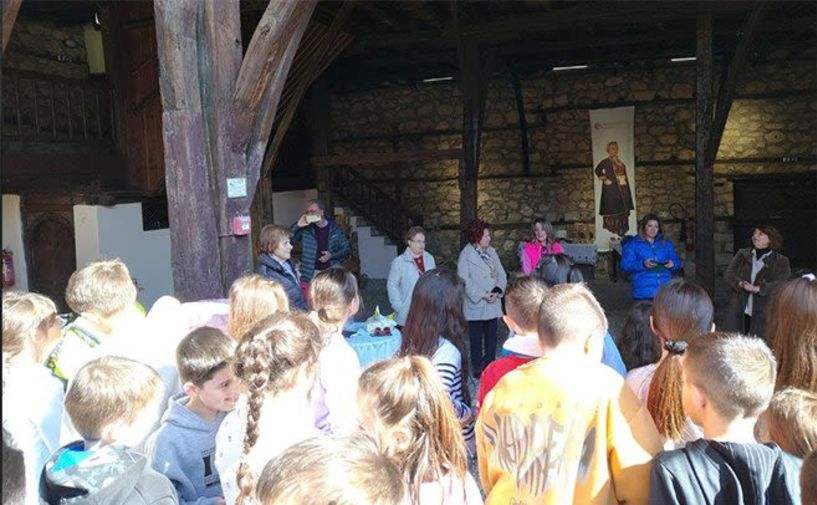 Η Β τάξη του 10ου Δημοτικού Σχολείου Βέροιας στο Λύκειο των Ελληνίδων Βέροιας