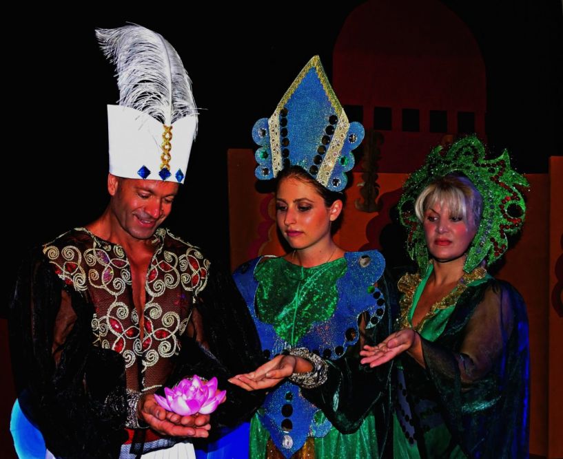 Η παιδική παράσταση «Τα μαγικά παραμύθια» στο θέατρο άλσους «Μελίνα Μερκούρη» 