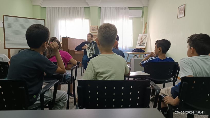 Μαθητές και μαθήτριες  του 1ου Δημοτικού Σχολείου ενημερώθηκαν  για το επάγγελμα του μουσικού και του χορευτή