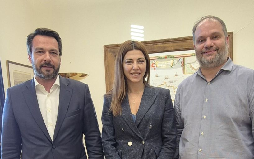 Για την ίδρυση Καλλιτεχνικού Σχολείου στην Νάουσα - Ενίσχυση των σχολικών υποδομών Μπαρτζώκας και Κουτσογιάννης στην Υπουργό Παιδείας.