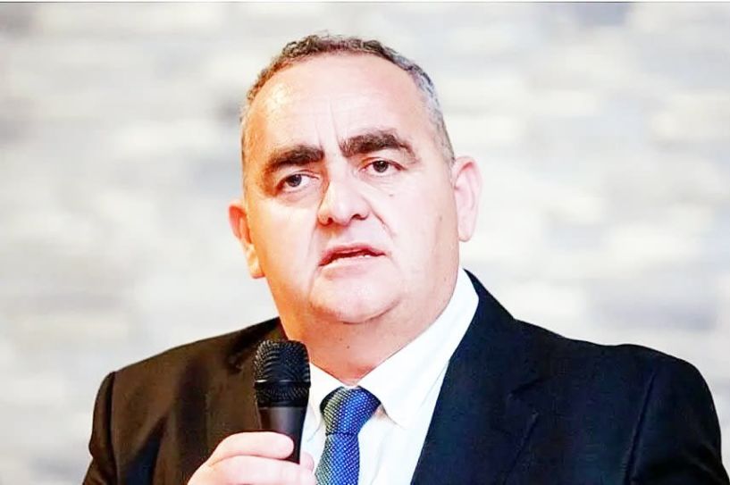 Καθαίρεσαν τον Φρέντι Μπελέρη από δήμαρχο Χειμάρρας