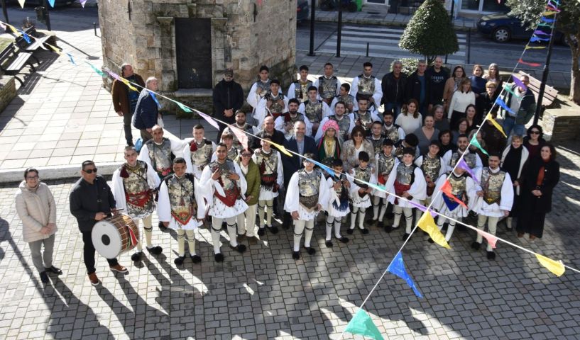 Οι «Γενίτσαροι και Μπούλες» στο Δημαρχείο Νάουσας χωρίς τον «πρόσωπο», σύμφωνα με την παράδοση