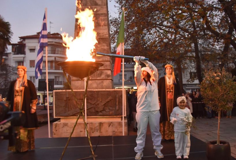 Με λαμπρότητα πραγματοποιήθηκε η έλευση της Ολυμπιακής Φλόγας στη Νάουσα