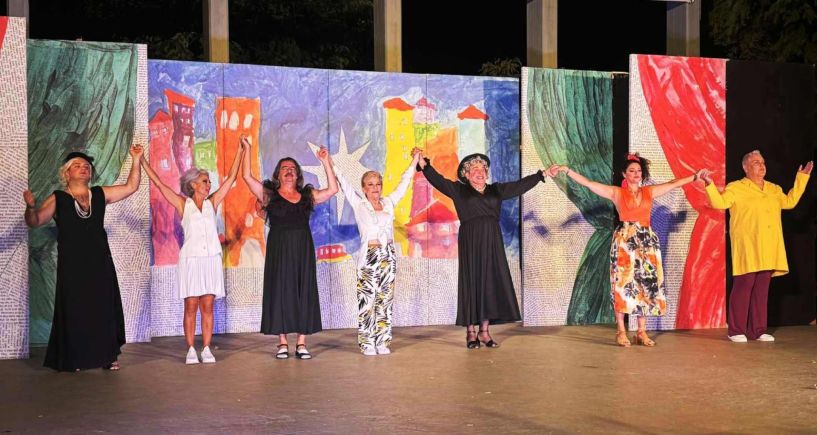 «Ούτε Μπρος ούτε Πίσω»: Μια Σατυρική Ματιά στην Σύγχρονη Ελληνική Πραγματικότητα