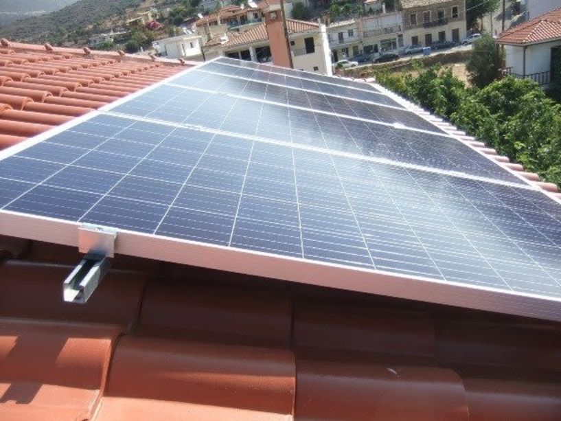 Πόσο κοστίζει και τι κερδίζεις από την εγκατάσταση φωτοβολταϊκών στις στέγες των σπιτιών