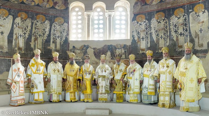 Με λαμπρότητα το Πολυαρχιερατικό Συλλείτουργο για την εορτή των Πρωτοκορυφαίων Αποστόλων