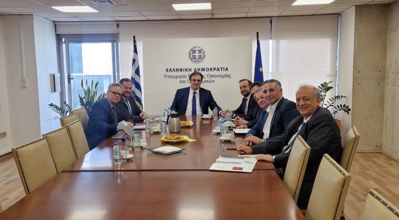 Συνάντηση Πιερρακάκη με ΟΕΕ: Υπογράφηκε  η ΚΥΑ για την «ασθένεια του λογιστή»