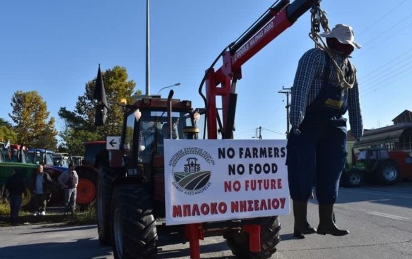 Με τη «θηλιά» στο λαιμό, αγρότες και κτηνοτρόφοι, κατέβηκαν σε πορεία με τρακτέρ, στο κέντρο της Βέροιας