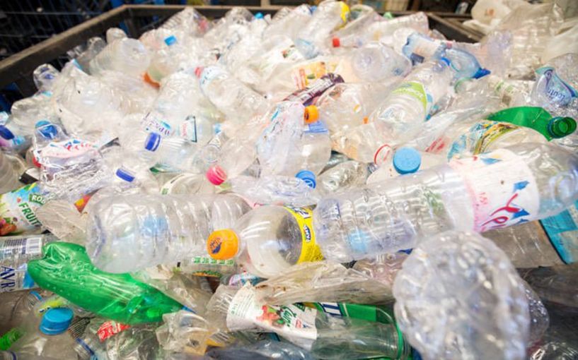 Greenpeace: Μόνο 1 στους 10 Έλληνες γνωρίζει τη σημασία του σήματος της ανακύκλωσης συσκευασιών