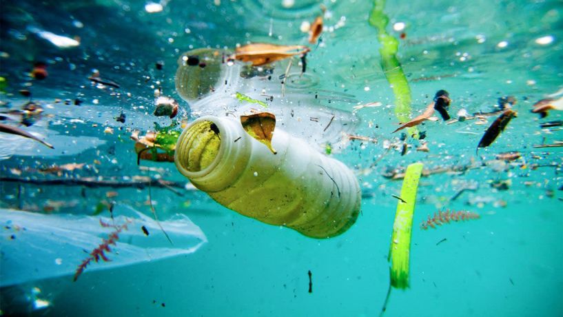 230.000 τόνοι πλαστικών καταλήγουν στη θάλασσα της  Μεσογείου κάθε χρόνο