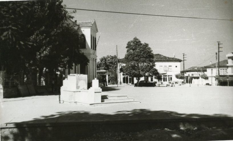 ΜεΜιαΜατια Τα Δικαστήρια, το Ηρώο, η Πλατεία Ωρολογίου, η πλατεία μας